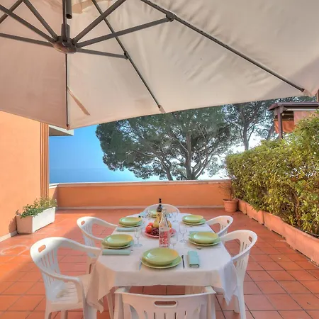 Franka House Terrace Private & View - Happy